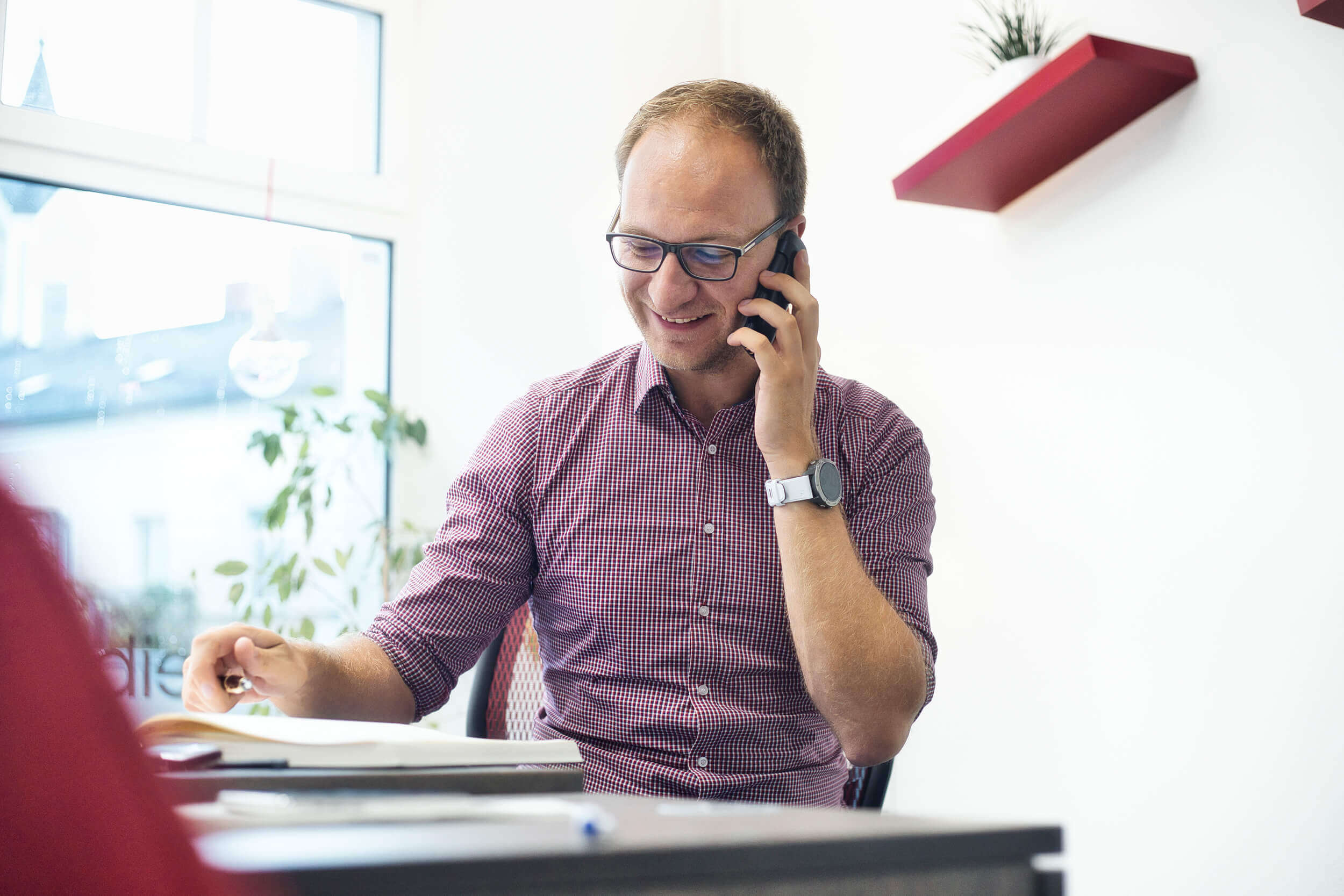 Florian Werner berät Kunden der Werbeagentur dreibein aus Cham, Regensburg und München