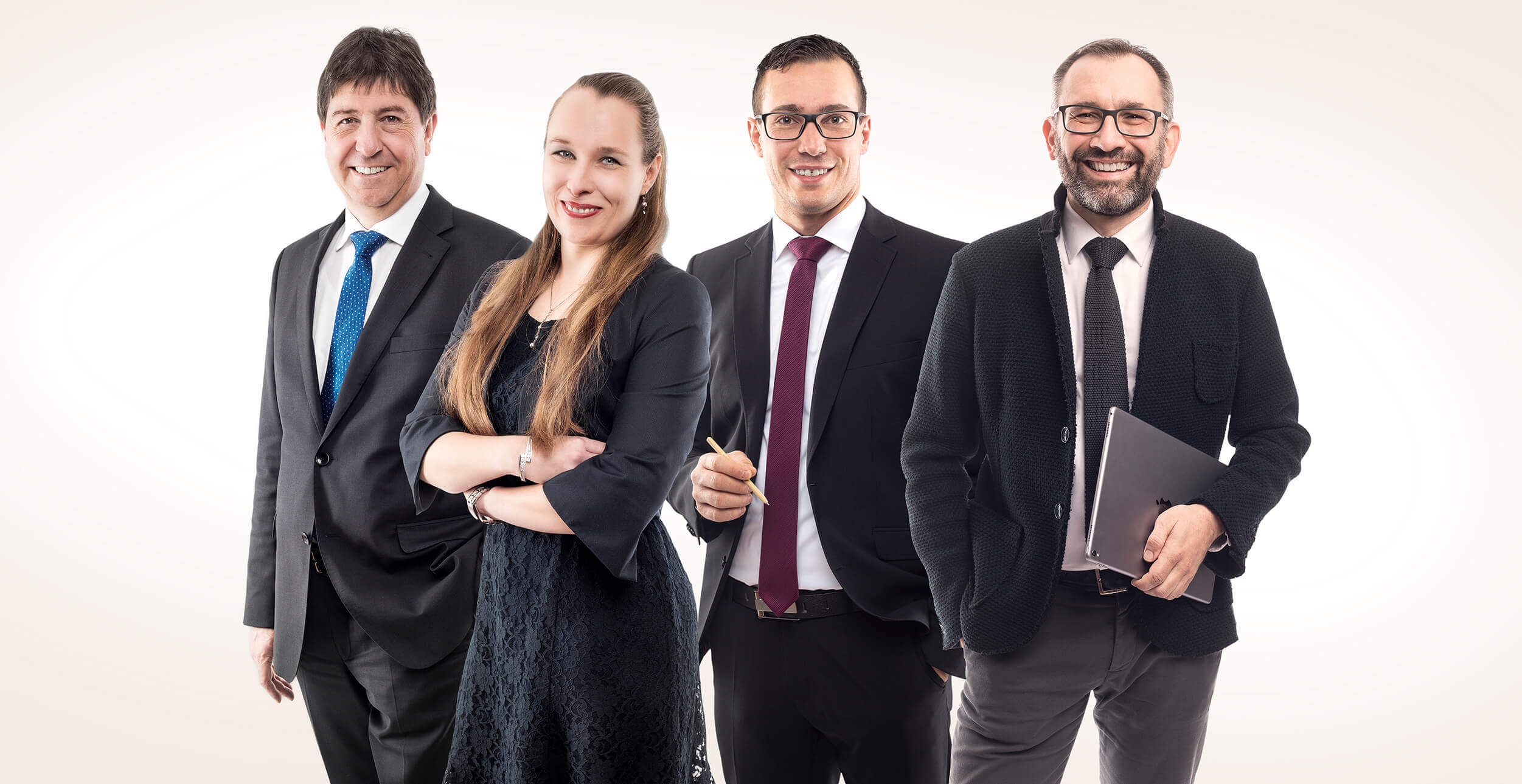 Teamfoto der Kanzlei am Steinmarkt über den Dächern Chams